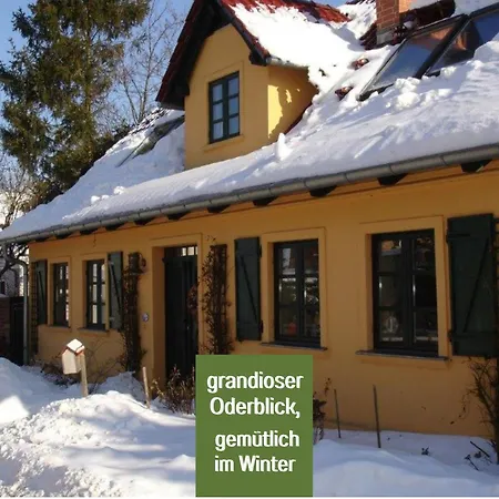 Lebuser Land Fuer Bis Zu 4 Personen Mit 1300 Qm Garten Und Privatsauna, Grandiosen Blick Ueber Oder, Sonntags Late Check Out Bis 18 Uhr Inklusive Dom wakacyjny